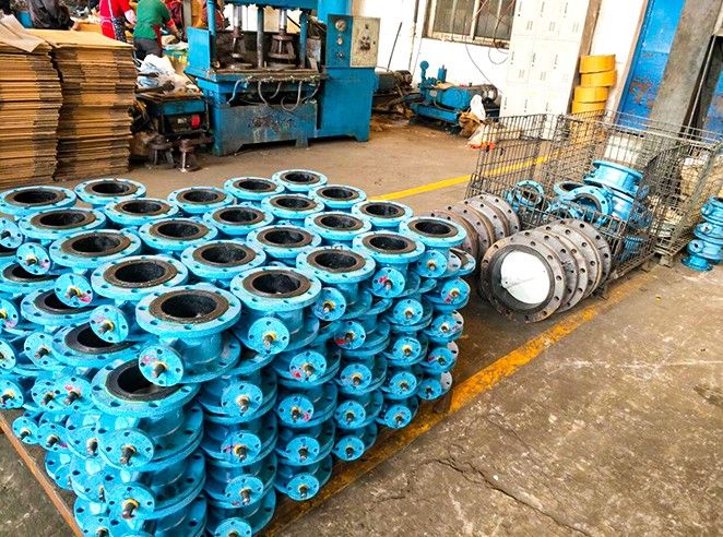 What are the characteristics of the anti-dew butterfly valve?